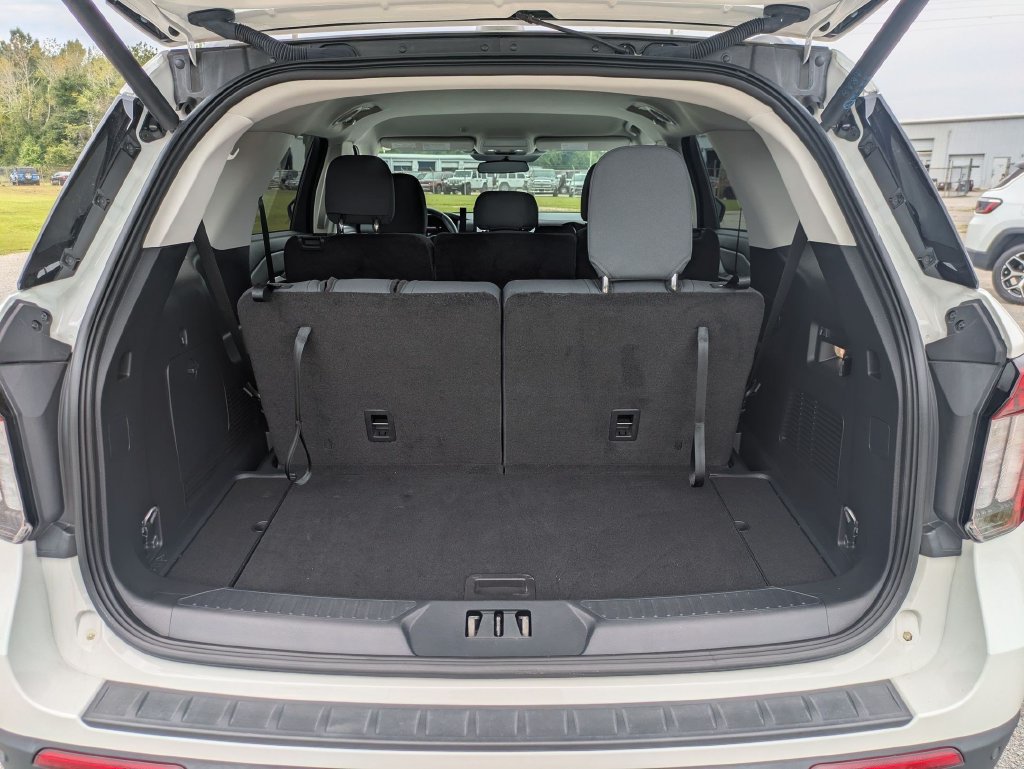 Used 2025 Ford Explorer Active AWD/4WD image 32