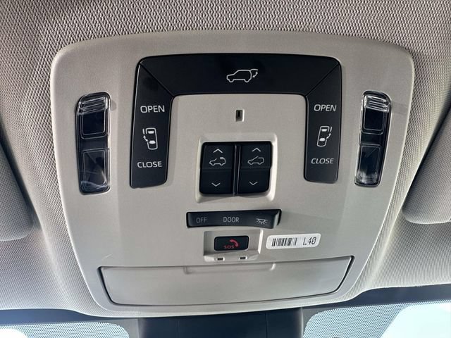 Used 2023 Toyota Sienna Limited AWD/4WD image 39