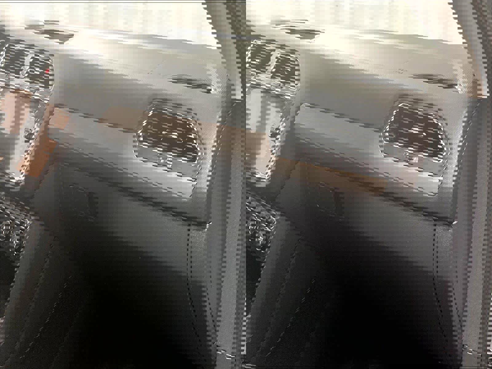 Used 2021 Volkswagen Tiguan SE image 13