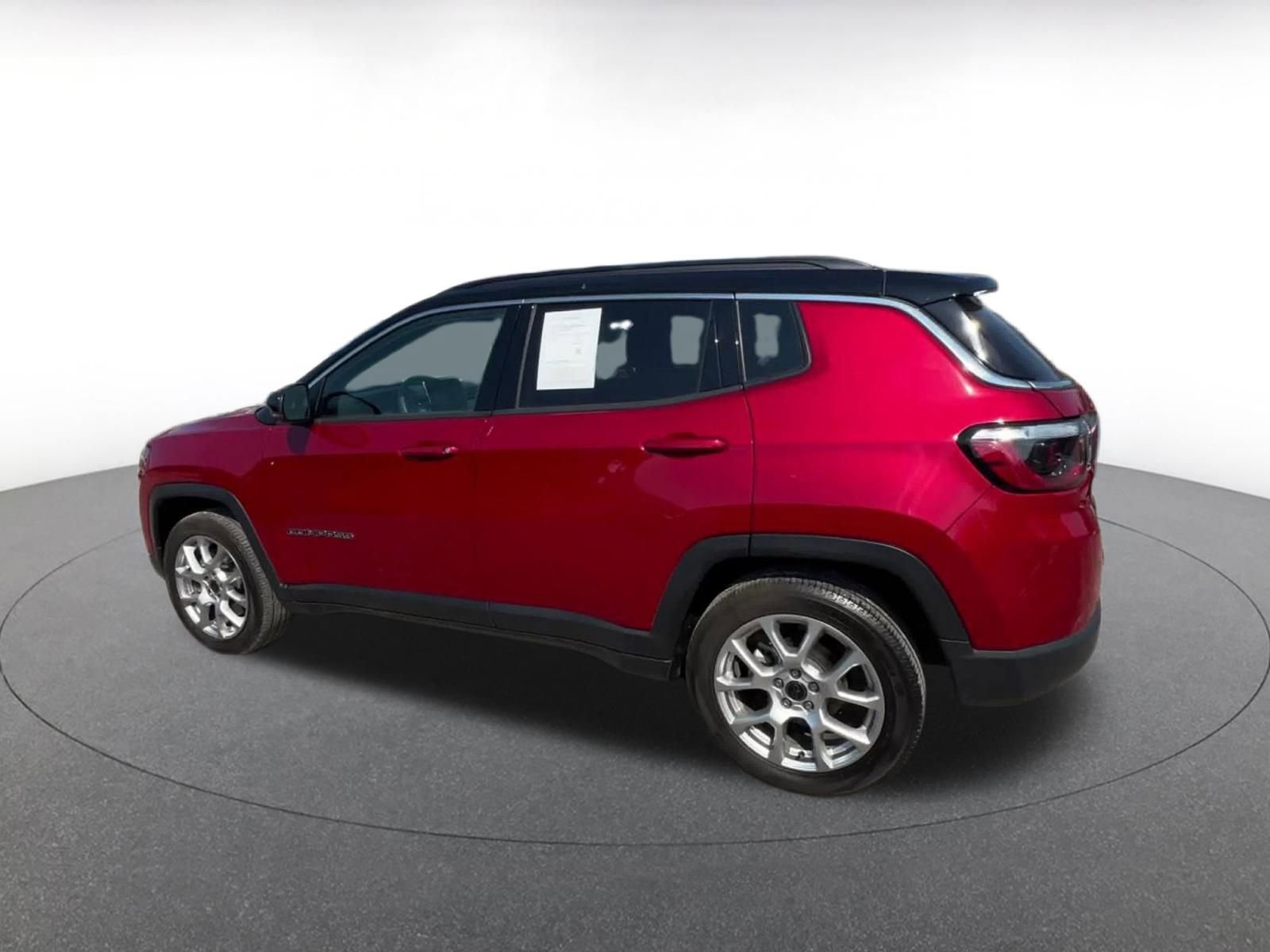 Used 2025 Jeep Compass Limited AWD/4WD image 11