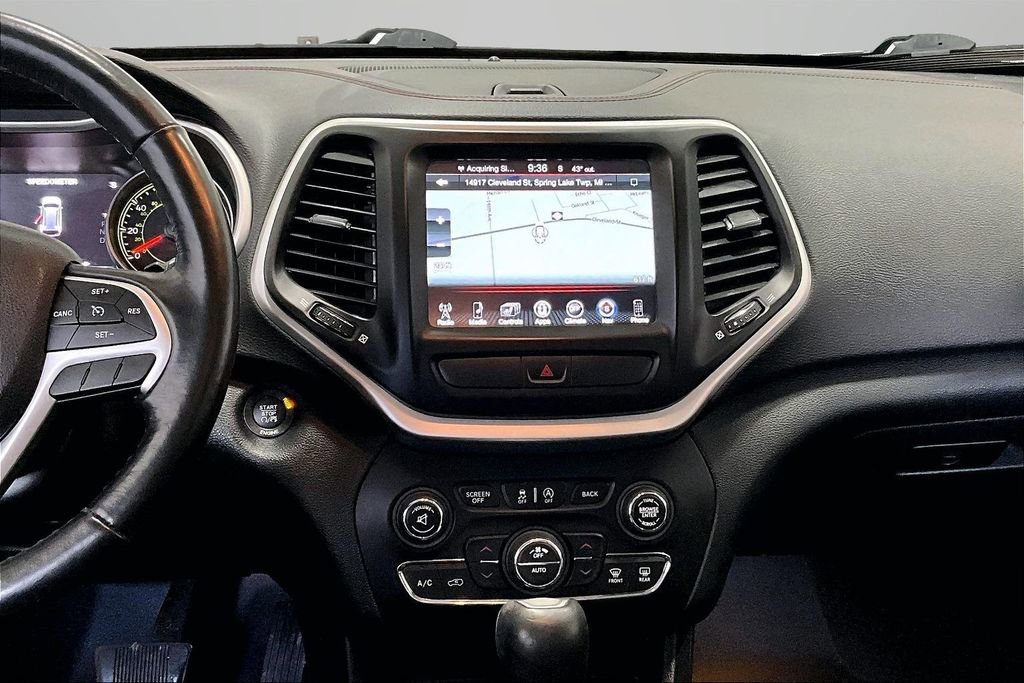 Used 2016 Jeep Cherokee Trailhawk w/ Leather Interior Group AWD/4WD image 9