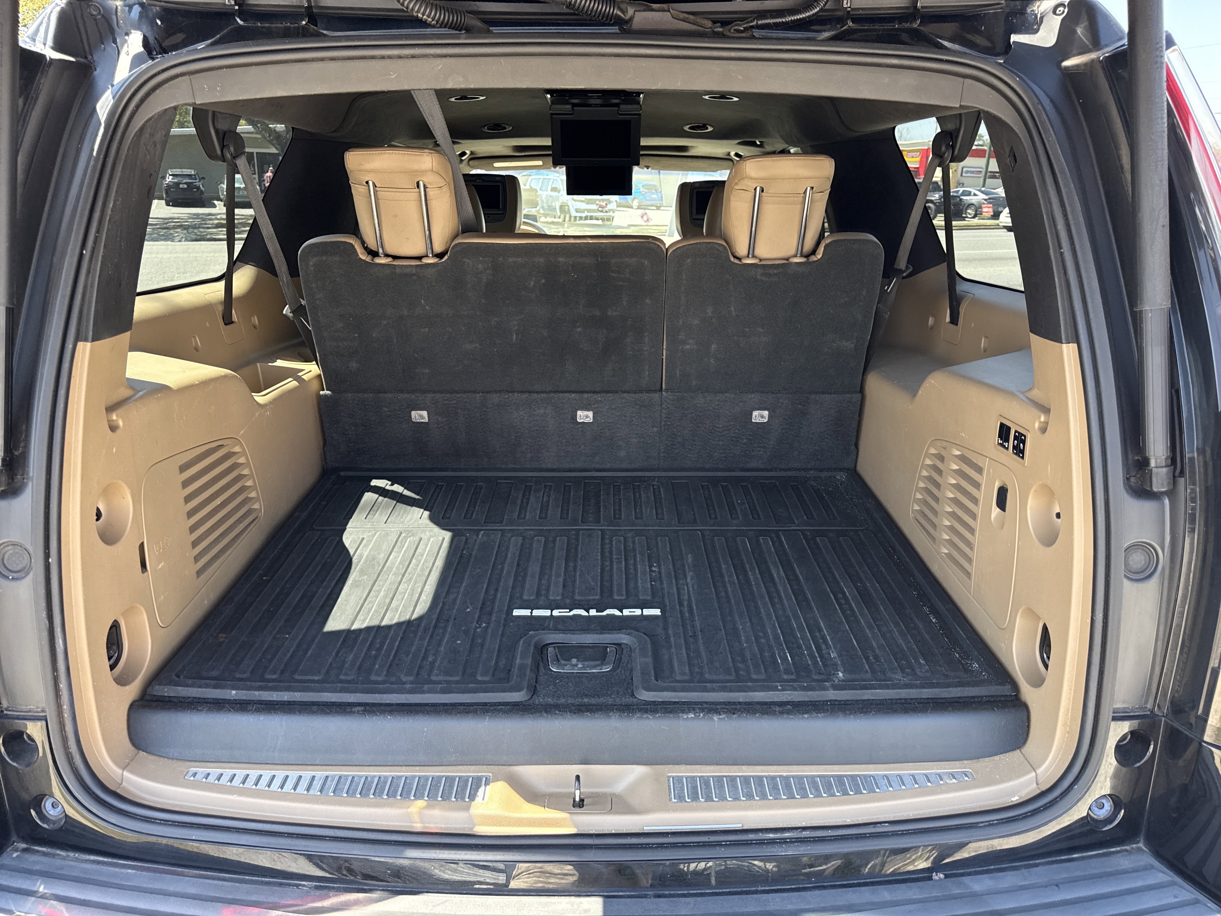 Used 2018 Cadillac Escalade ESV Platinum image 26