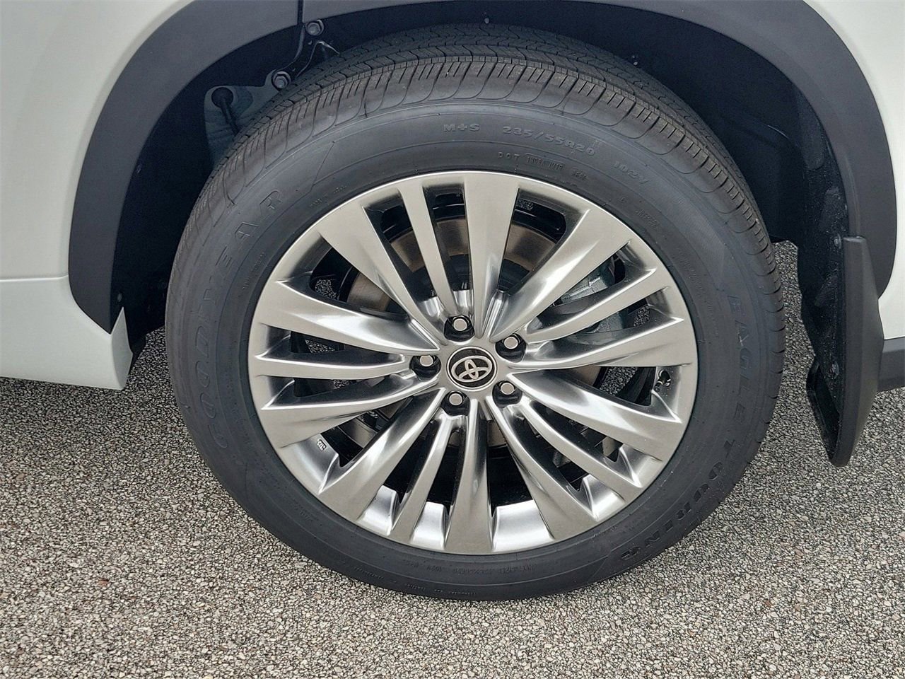 New 2026 Toyota Highlander Platinum AWD/4WD image 5