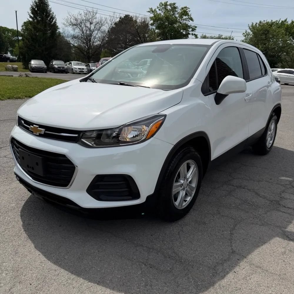 Used 2021 Chevrolet Trax LS w/ Tint and Cruise Package FWD image 1