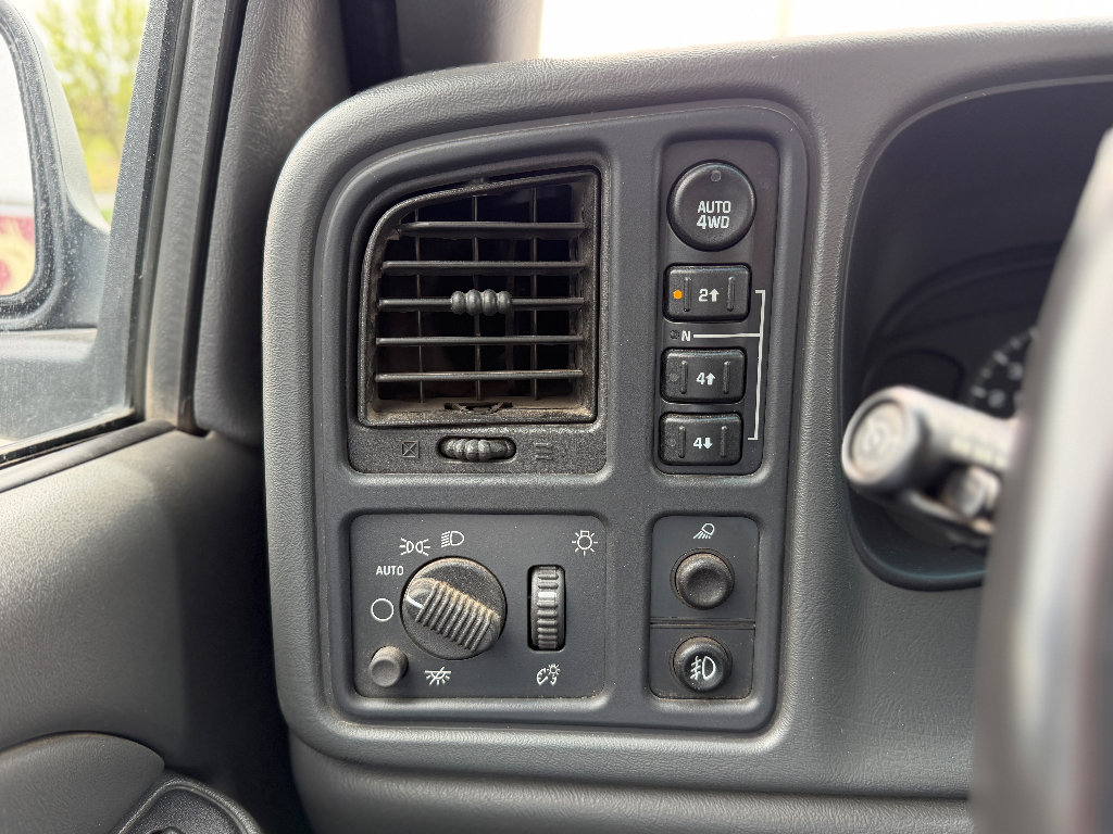 Used 2005 Chevrolet Silverado 1500 LS w/ Skid Plate Package AWD/4WD image 6