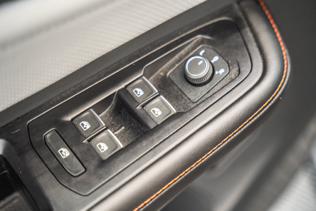 Used 2025 Volkswagen Atlas Peak Edition SE AWD/4WD image 48