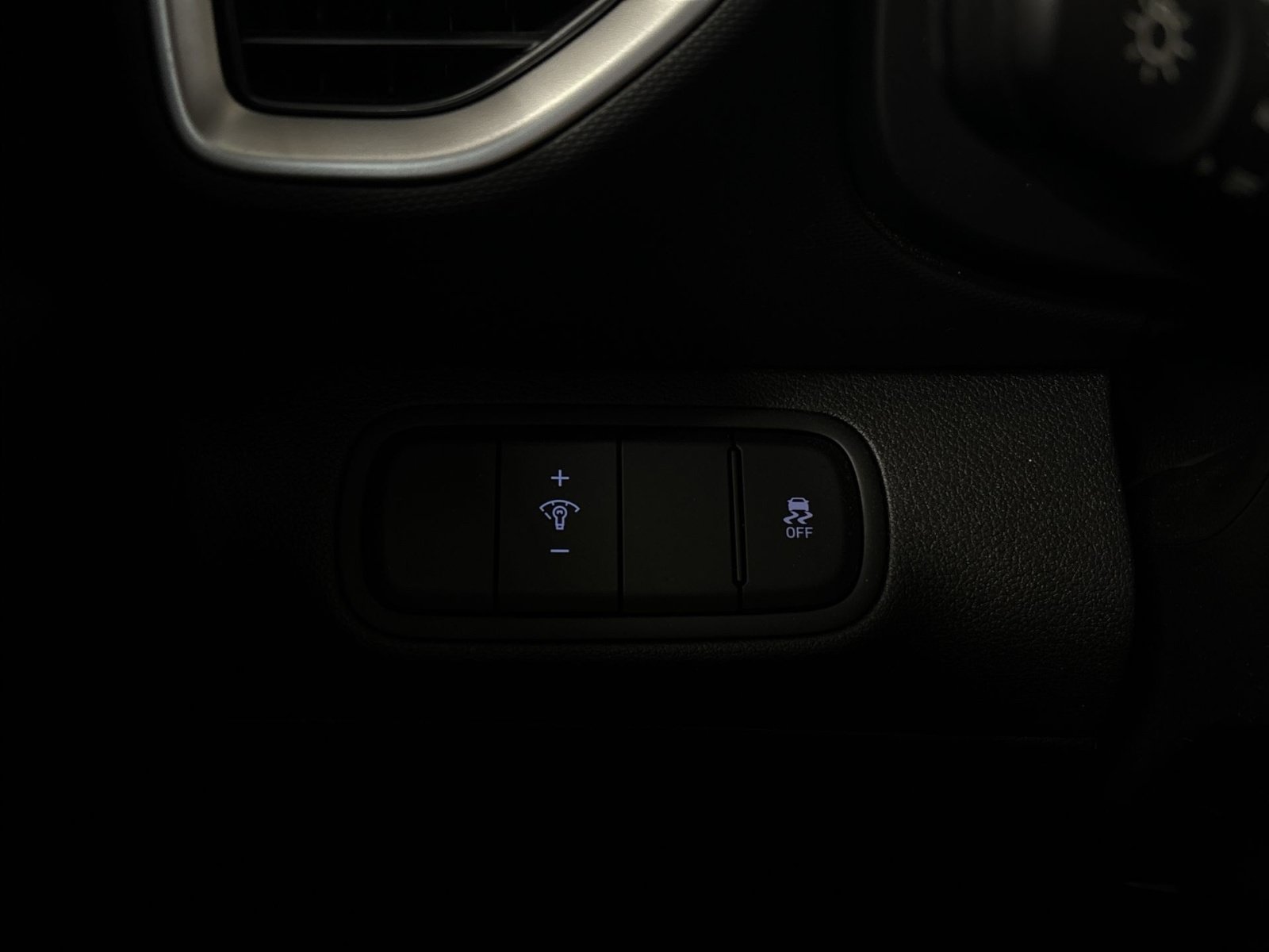 Certified 2025 Hyundai Venue SEL FWD image 15