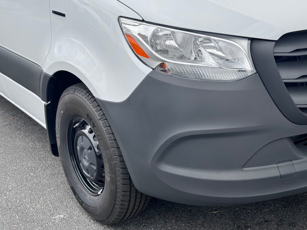 Used 2024 Mercedes-Benz eSprinter 170 Cargo image 4