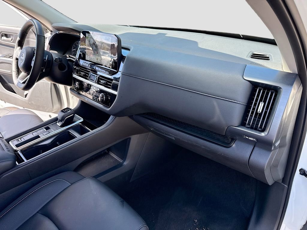 Used 2024 Nissan Pathfinder SL image 30