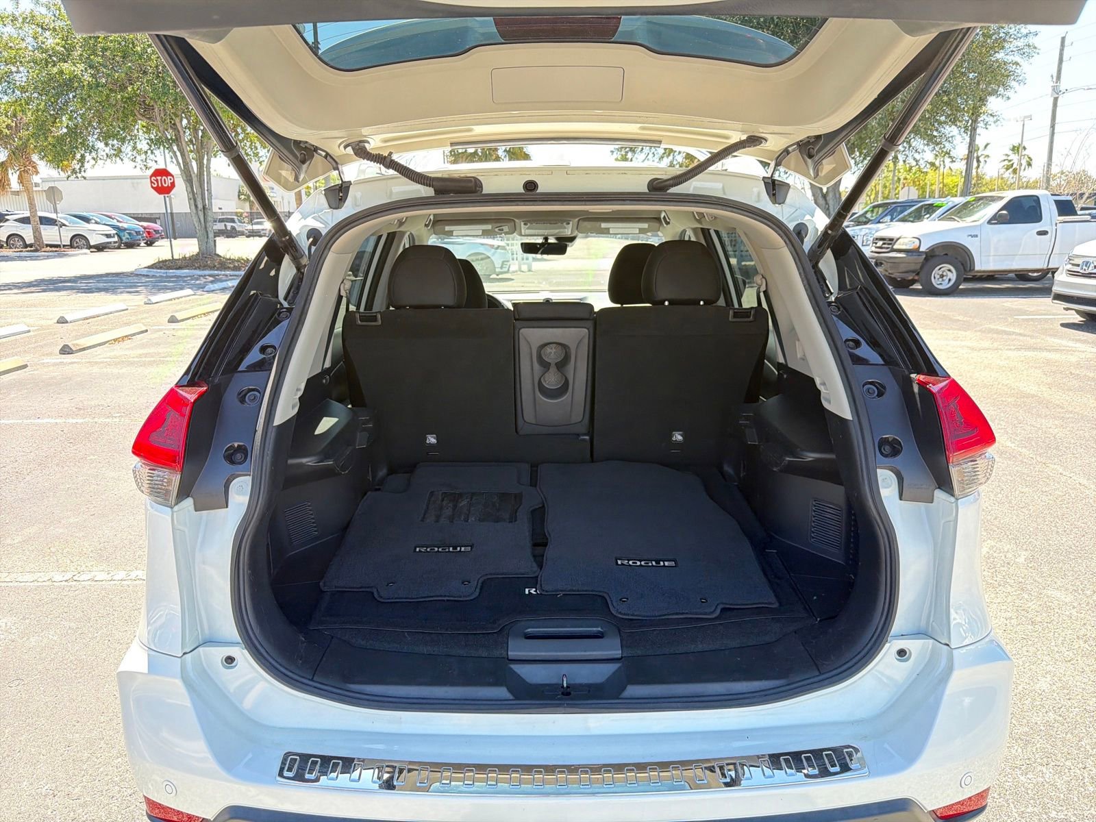 Used 2019 Nissan Rogue SV image 24