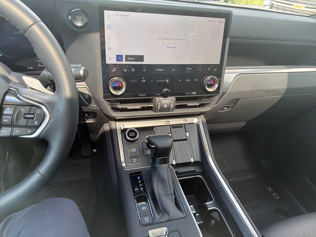 Used 2026 Lexus GX 550 w/ Accessory Package (2T) AWD/4WD image 17
