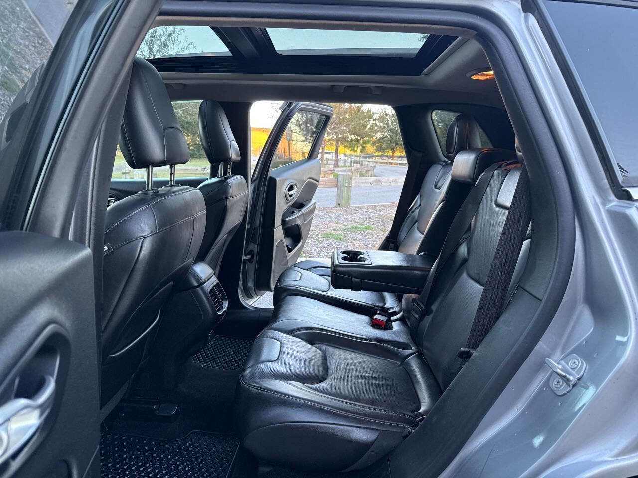 Used 2014 Jeep Cherokee Limited w/ Luxury Group image 12