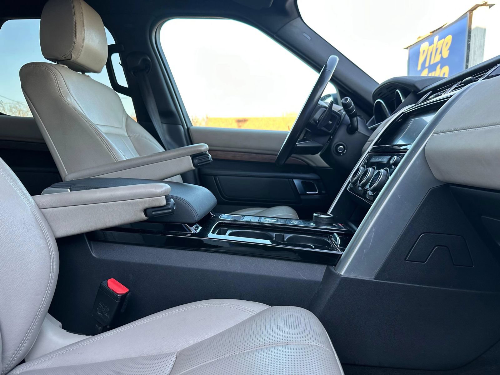Used 2017 Land Rover Discovery HSE AWD/4WD image 46