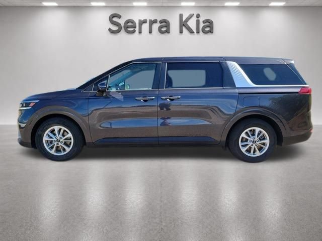Used 2023 Kia Carnival LX FWD image 2
