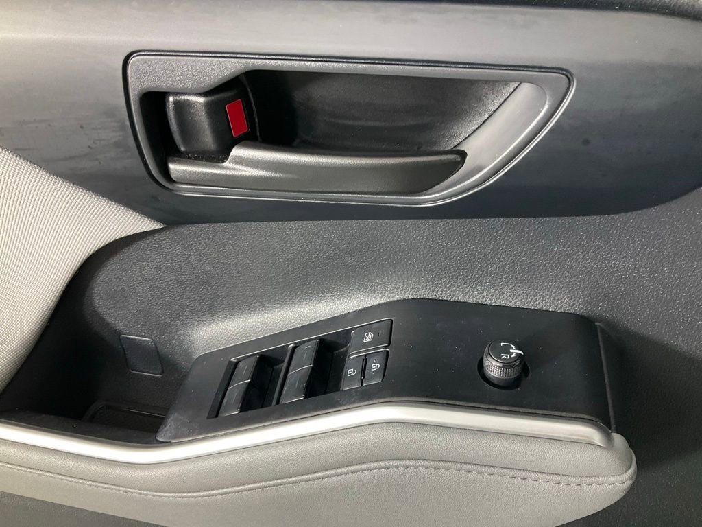 Used 2023 Toyota Highlander LE image 15