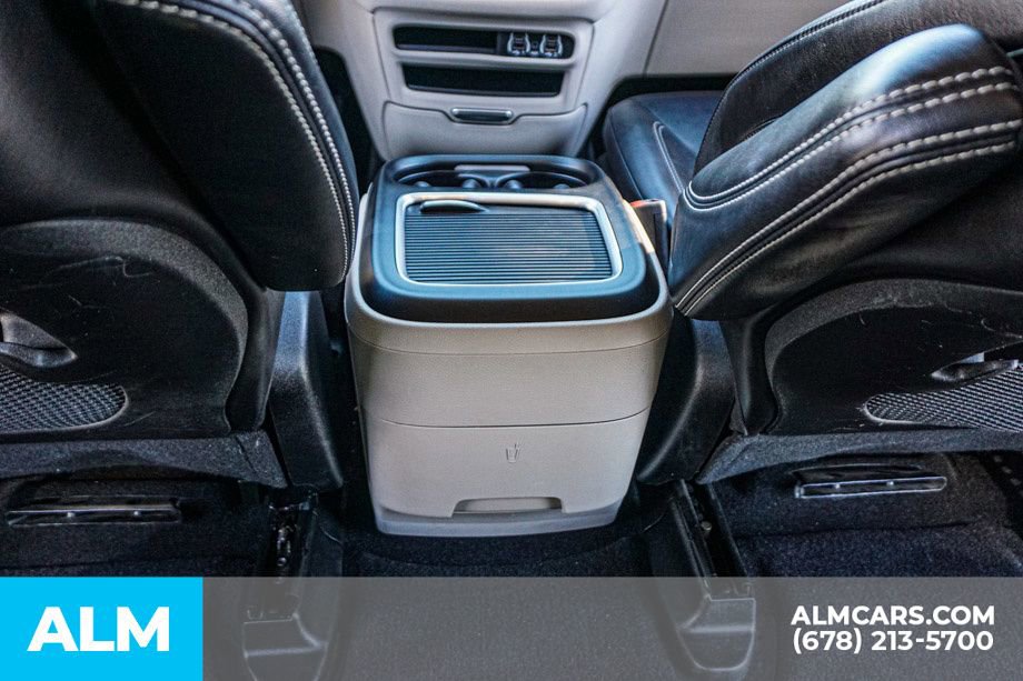 Used 2023 Chrysler Pacifica Touring-L image 33