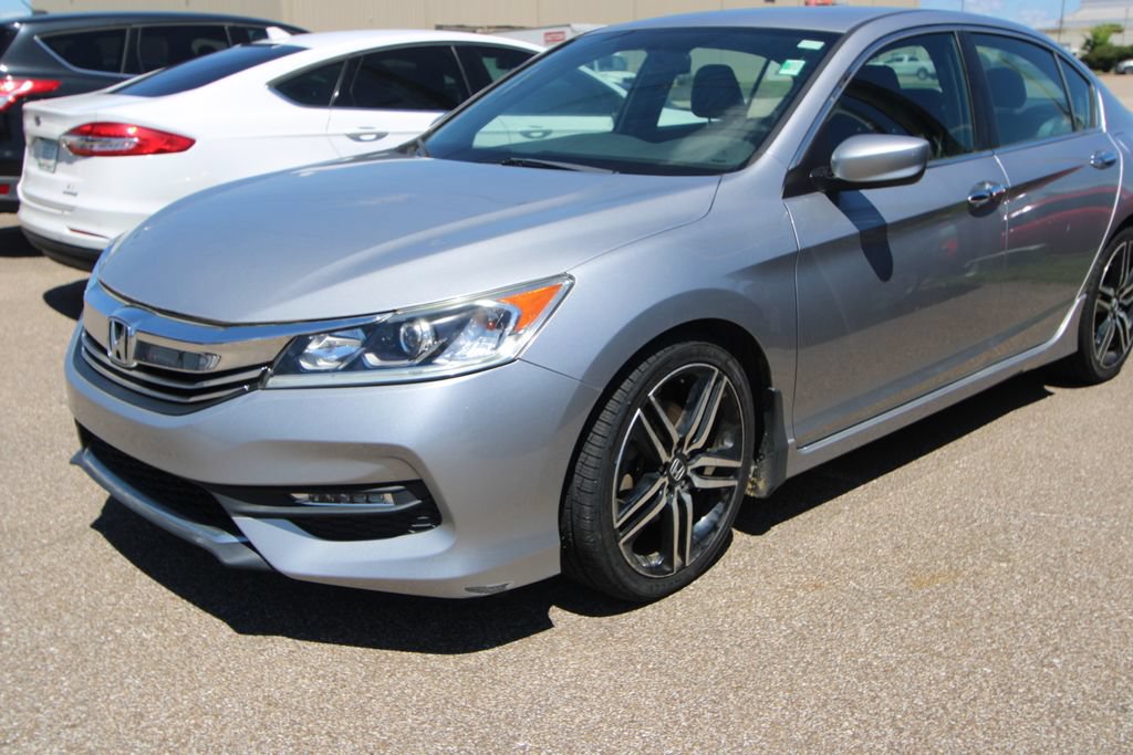 Used 2017 Honda Accord Sport image 6