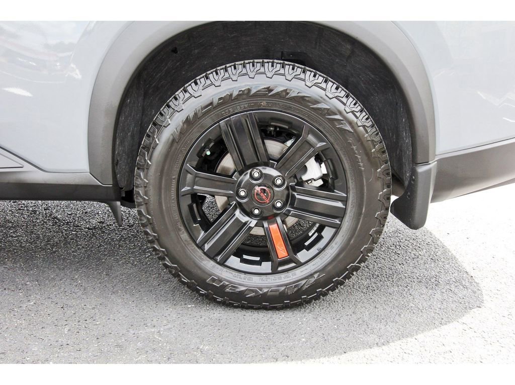 Used 2025 Nissan Rogue SV image 34