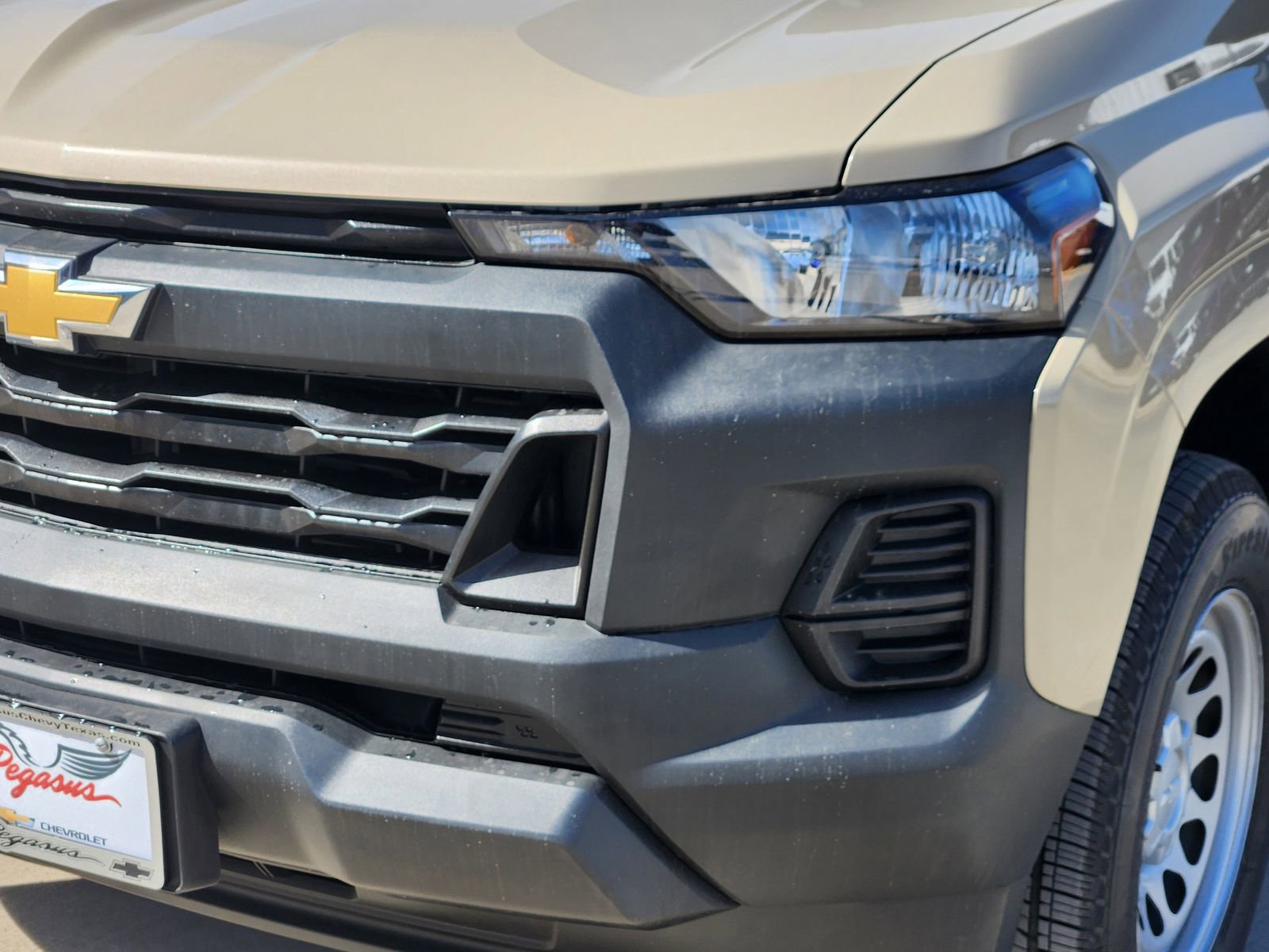 Used 2024 Chevrolet Colorado W/T image 9