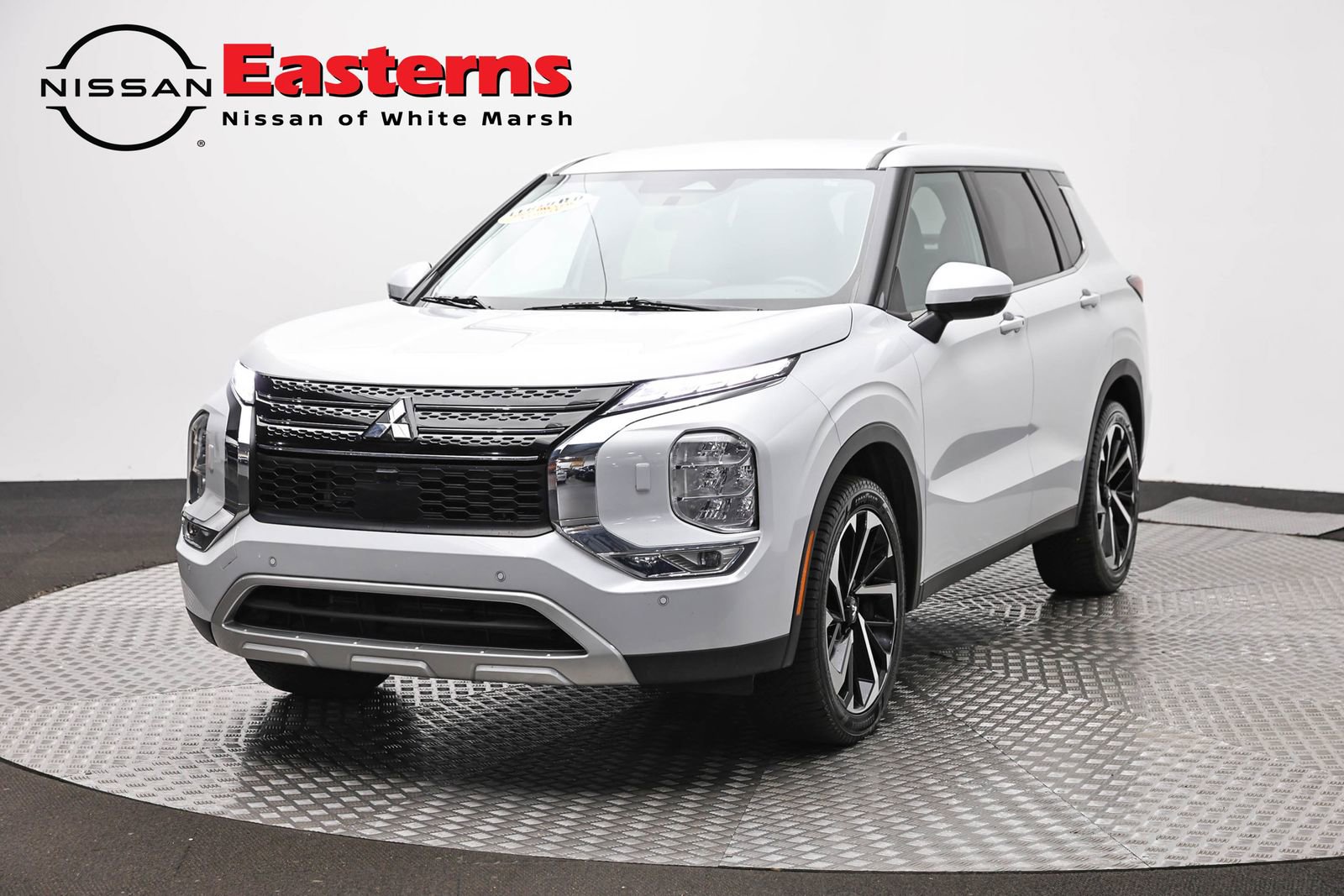Used 2024 Mitsubishi Outlander AWD image 1