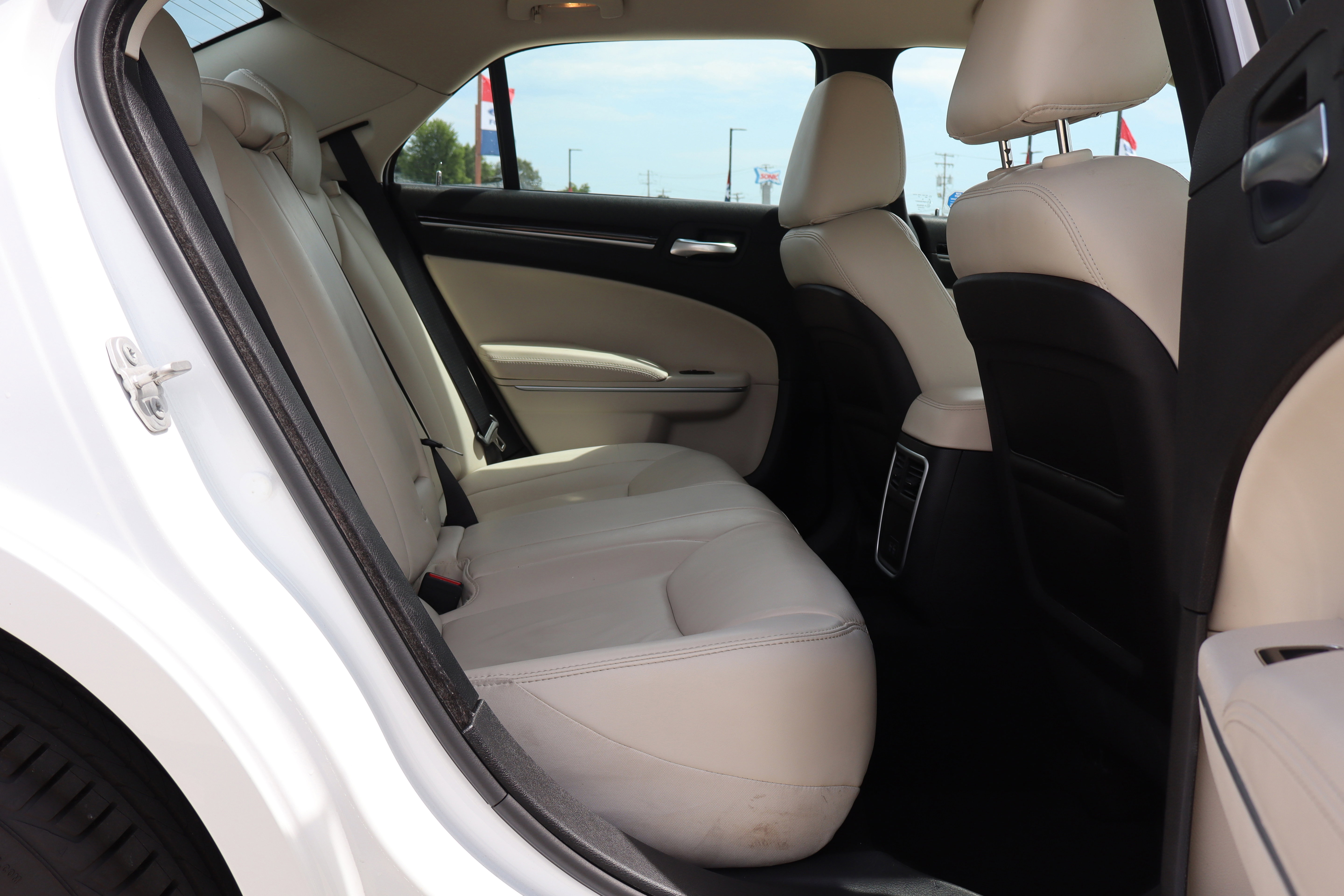 Used 2023 Chrysler 300 Touring L image 12