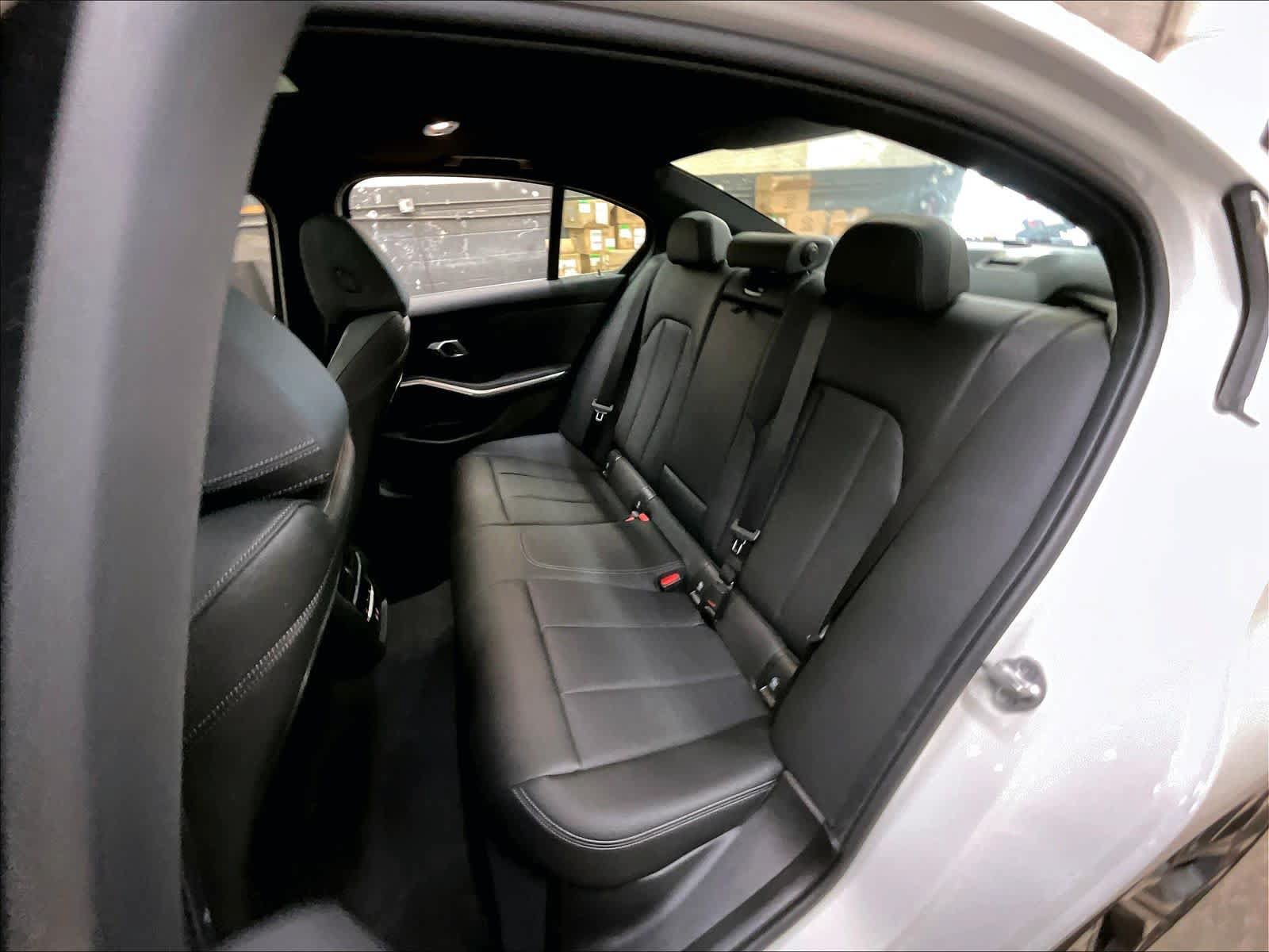 Used 2025 BMW 330i Sedan w/ Convenience Package RWD image 29
