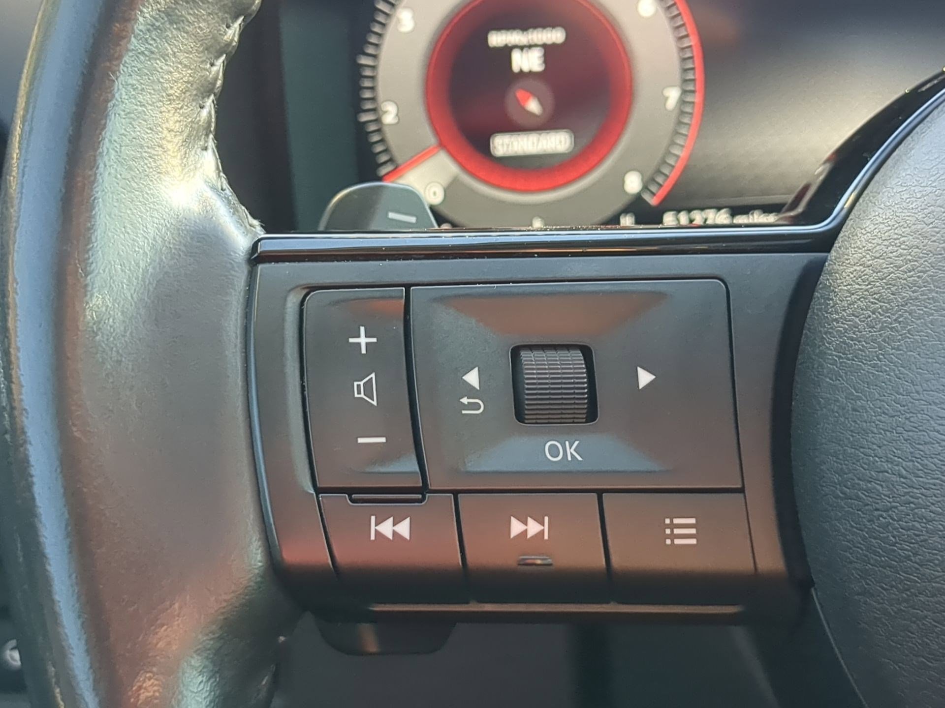 Used 2022 Nissan Rogue Platinum w/ Head-Up Display Package image 18