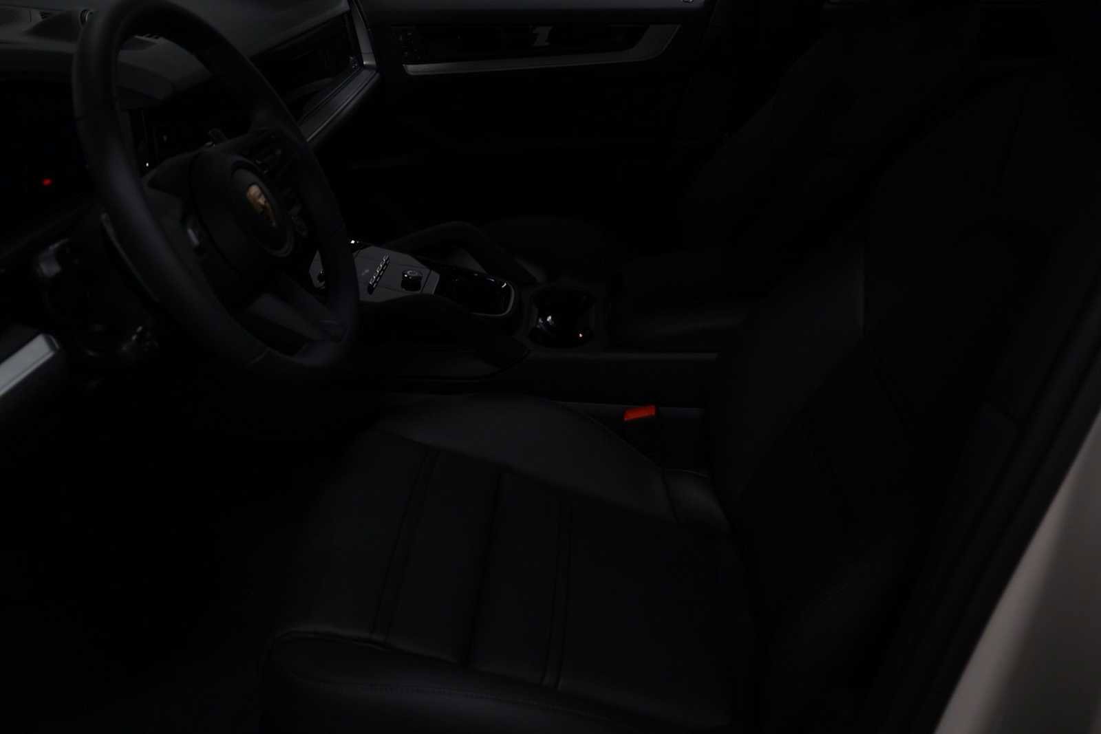 New 2026 Porsche Cayenne Coupe AWD/4WD image 5