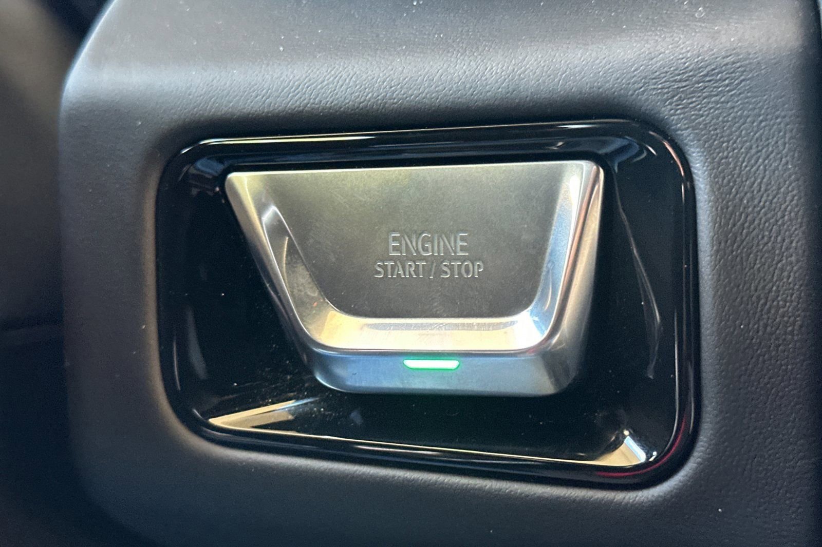 Certified 2025 GMC Yukon XL AT4 Ultimate AWD/4WD image 24