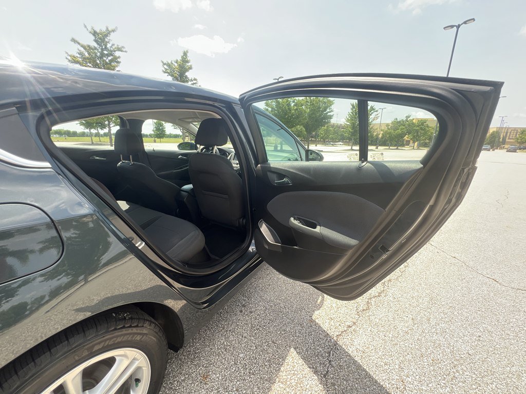 Used 2017 Chevrolet Cruze LT w/ Convenience Package FWD image 12