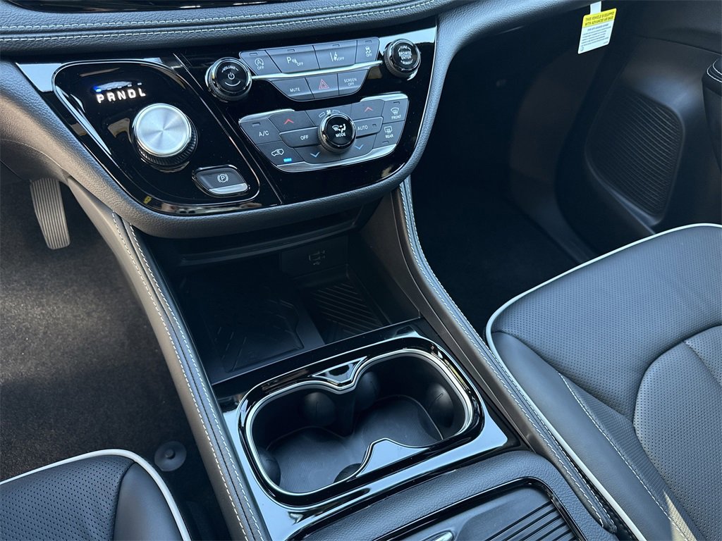 New 2026 Chrysler Pacifica Limited image 29