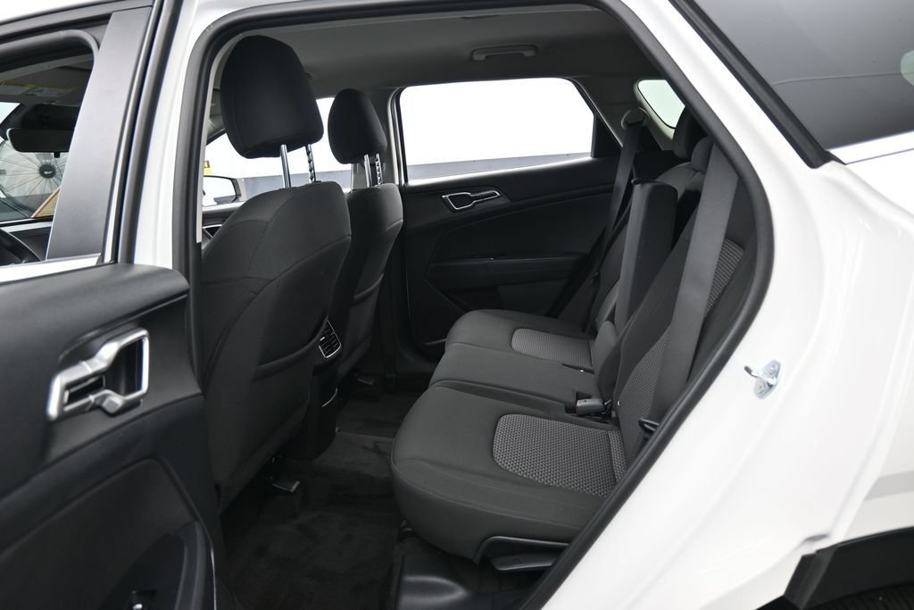 Used 2025 Kia Sportage LX FWD image 28