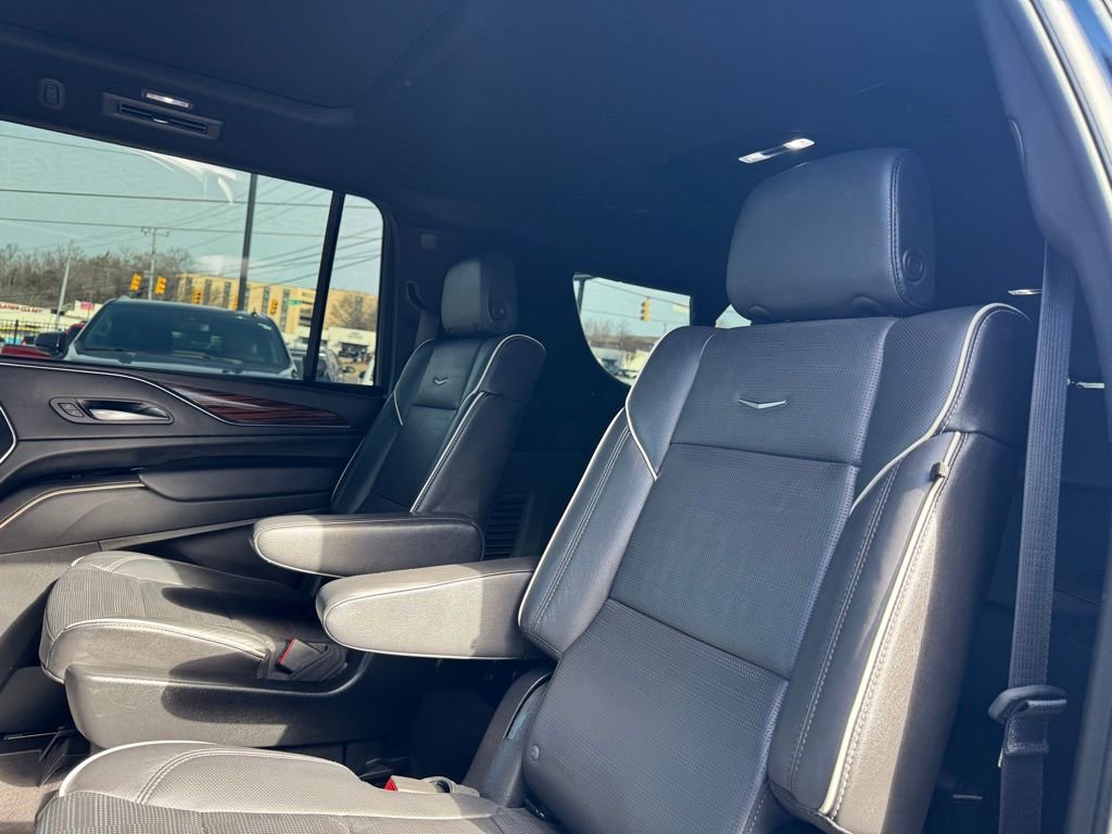 Used 2024 Cadillac Escalade ESV Premium Luxury w/ Performance Package image 26