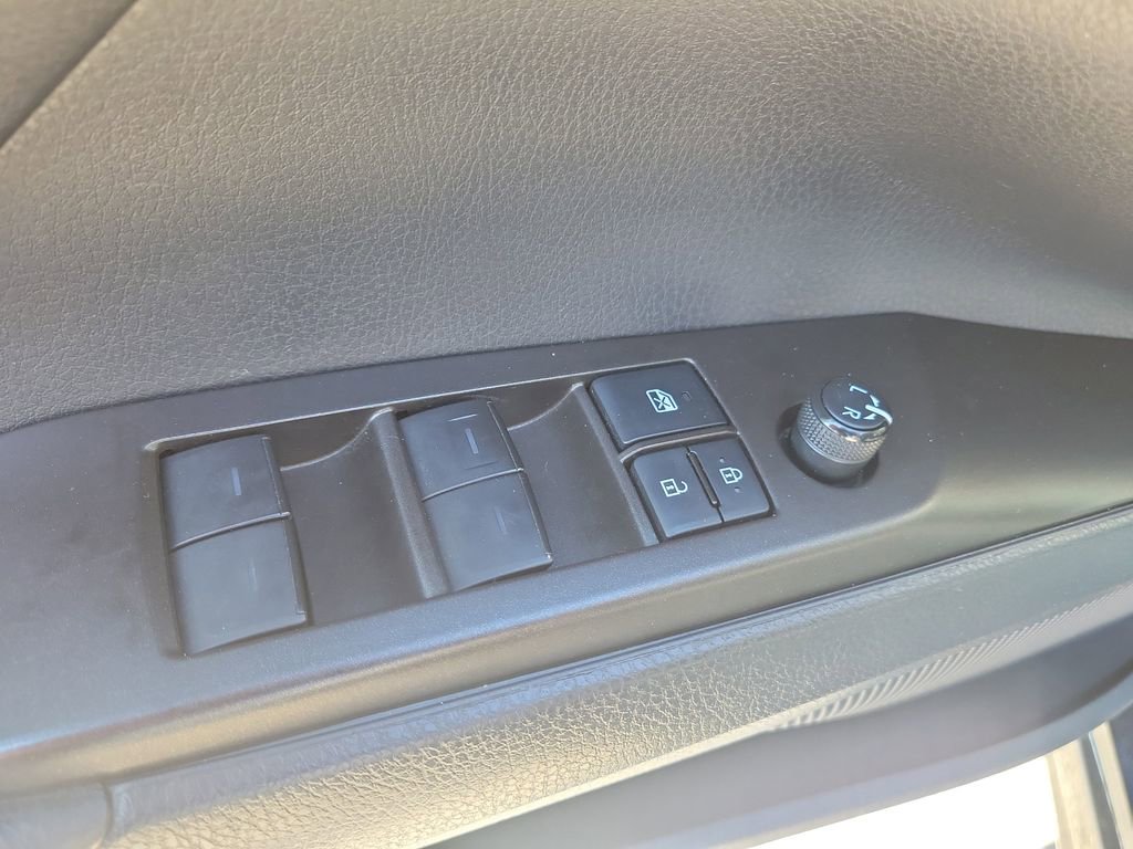 Used 2021 Toyota Camry SE w/ Convenience Package image 16