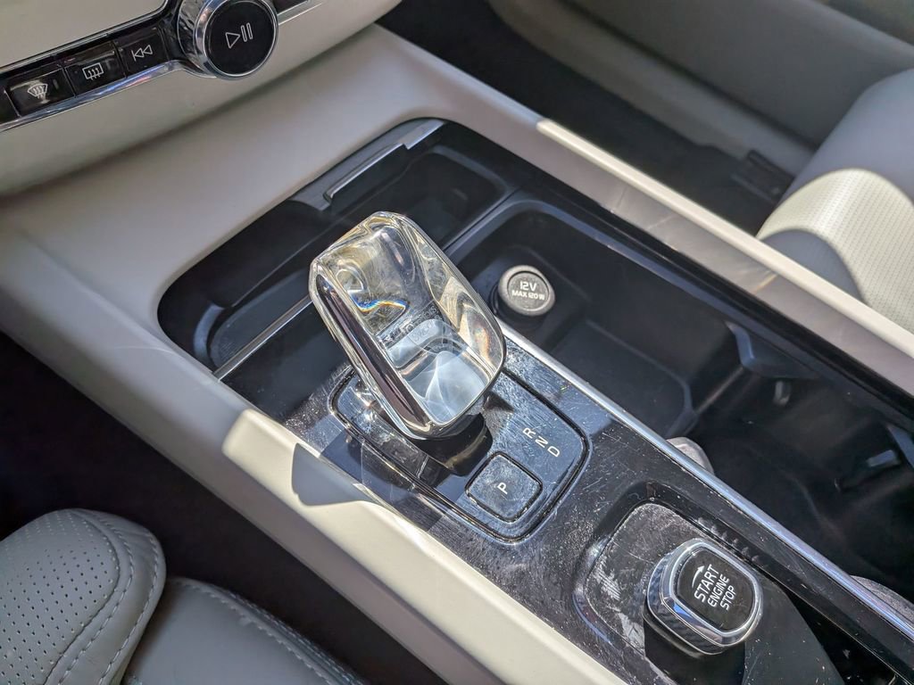 Used 2023 Volvo XC60 B6 Ultimate w/ Climate Package image 22