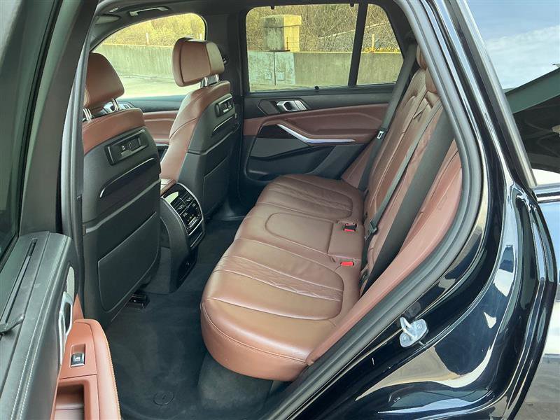 Used 2019 BMW X5 xDrive50i w/ M Sport Package image 35