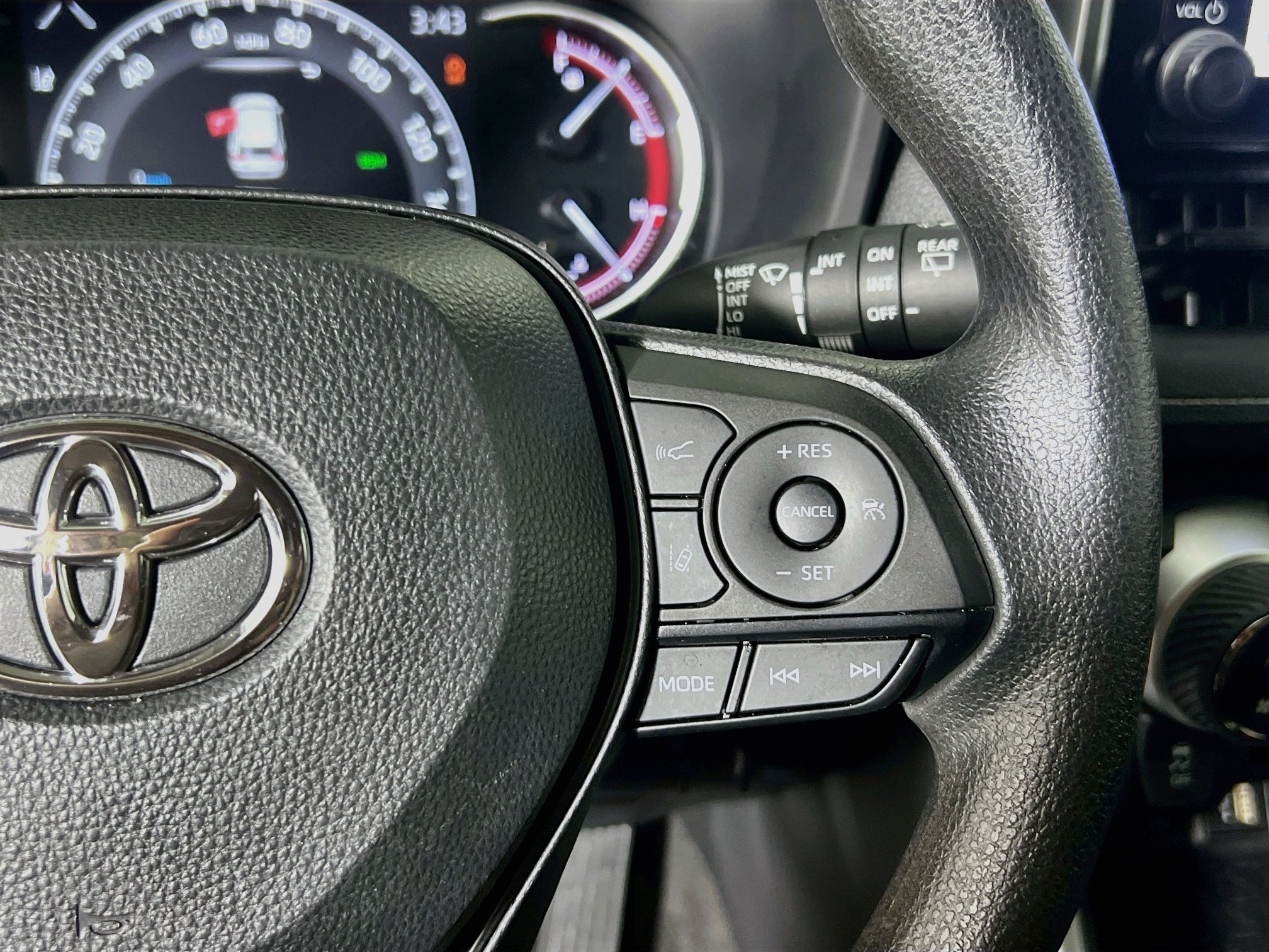 Used 2024 Toyota RAV4 XLE FWD image 19