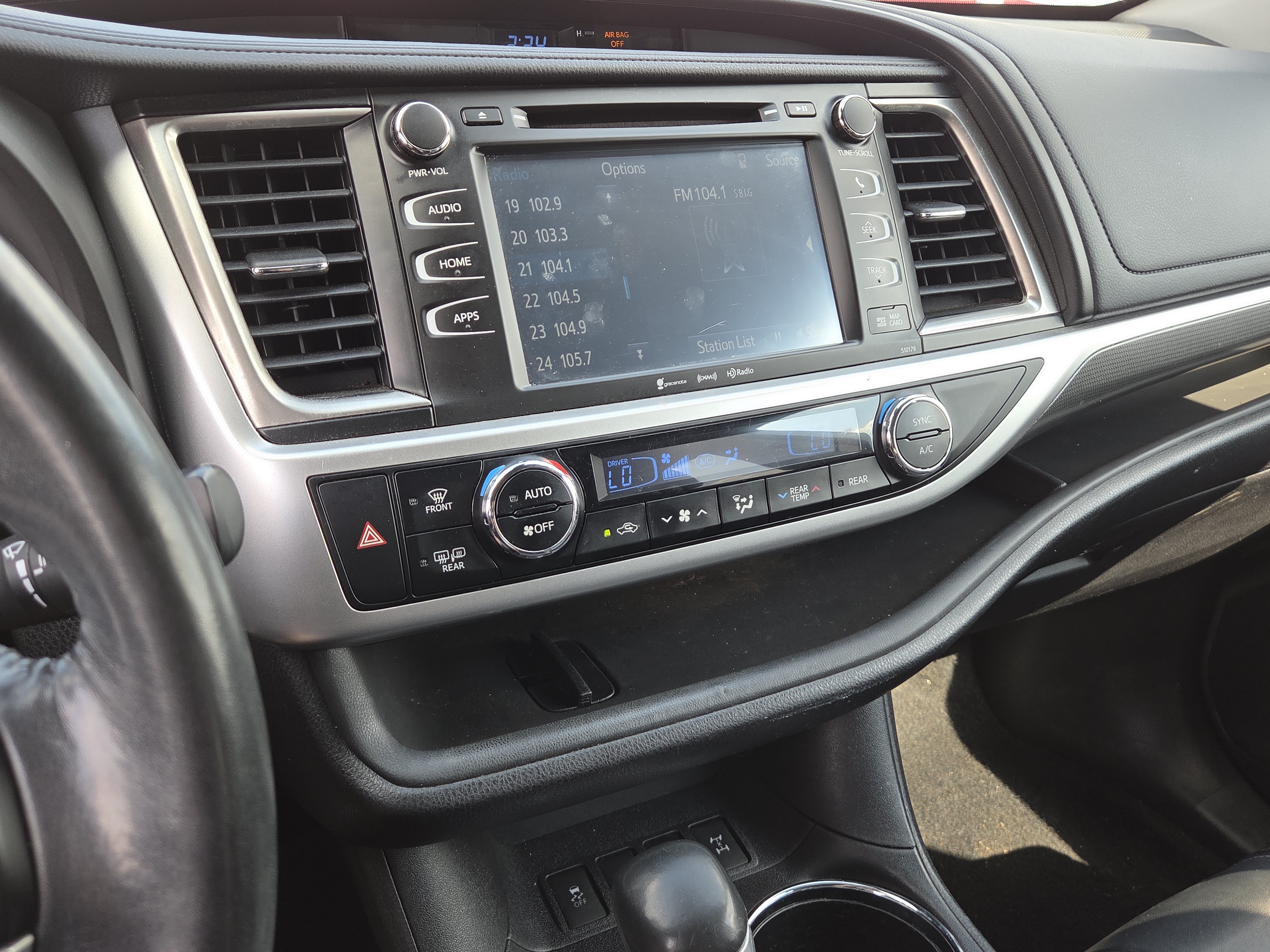 Used 2018 Toyota Highlander SE AWD/4WD image 14