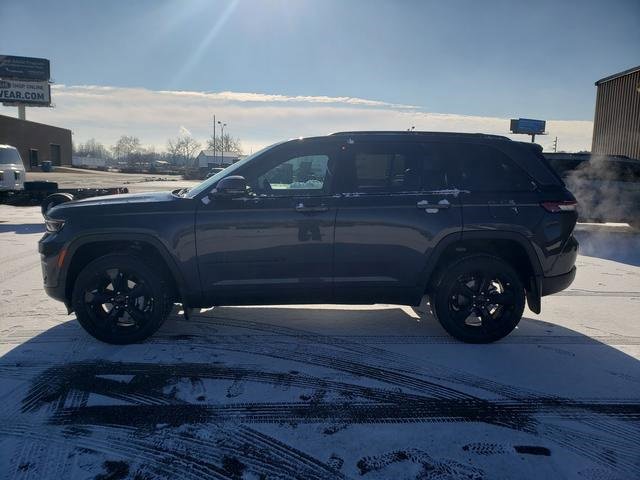 New 2025 Jeep Grand Cherokee Altitude image 5
