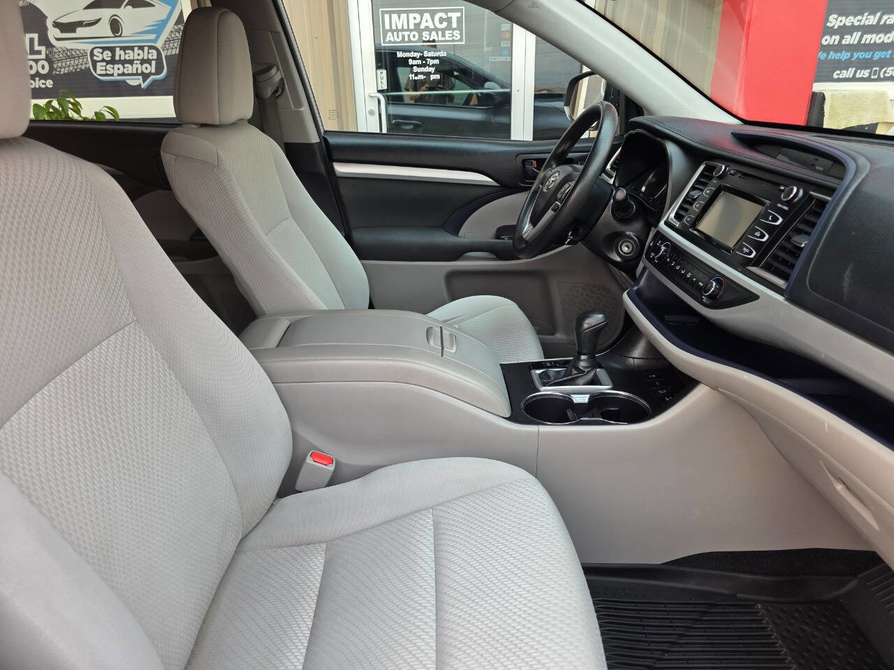 Used 2018 Toyota Highlander AWD V6 image 3