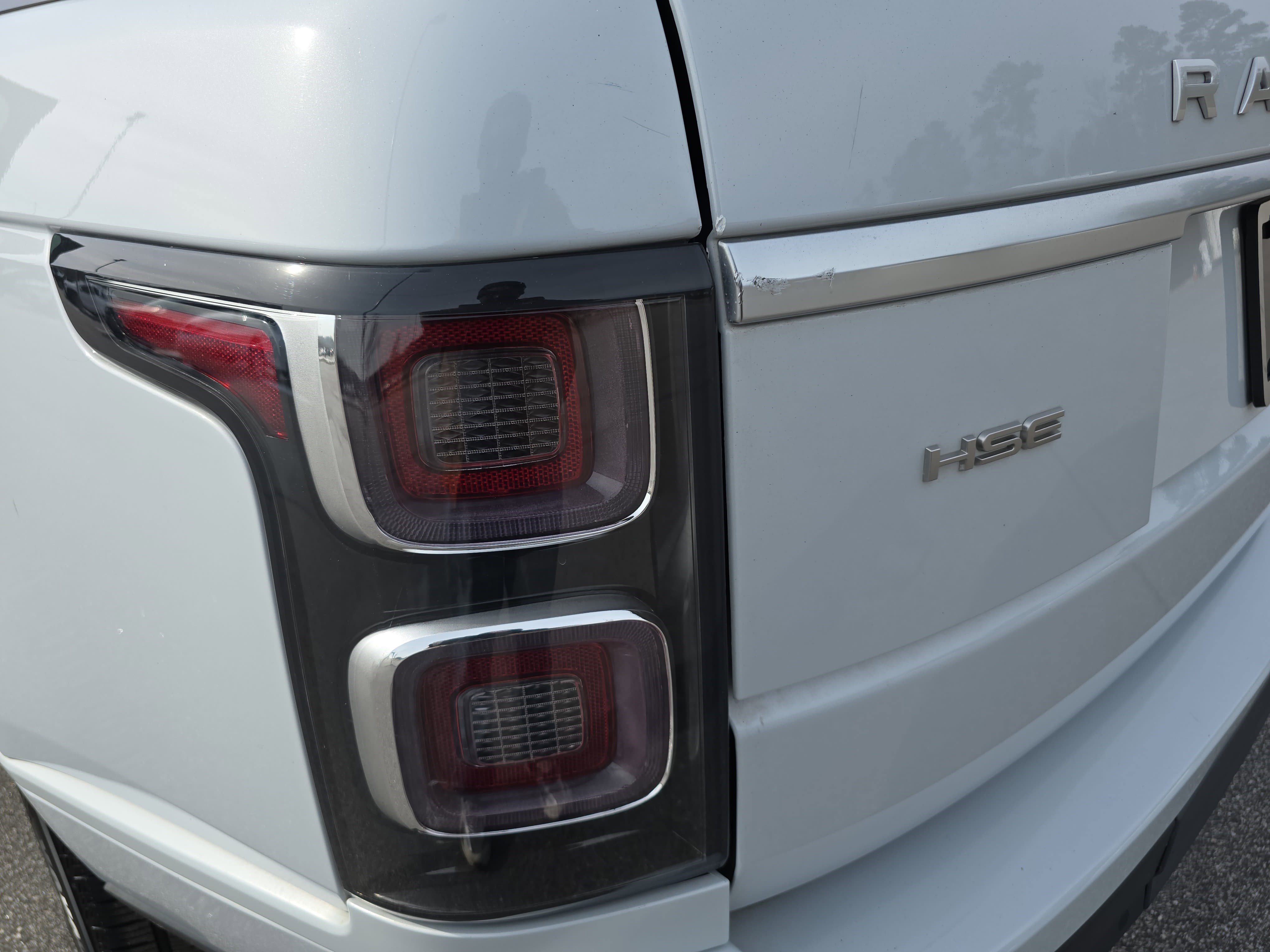 Used 2020 Land Rover Range Rover HSE image 34