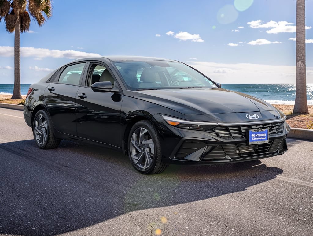 Certified 2025 Hyundai Elantra Sport FWD image 4