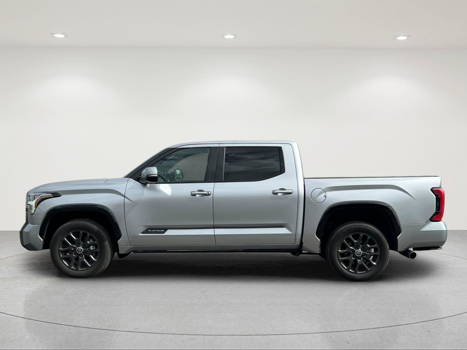 Used 2024 Toyota Tundra Platinum AWD/4WD image 2