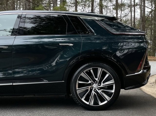 Used 2024 Cadillac Lyriq Luxury image 6