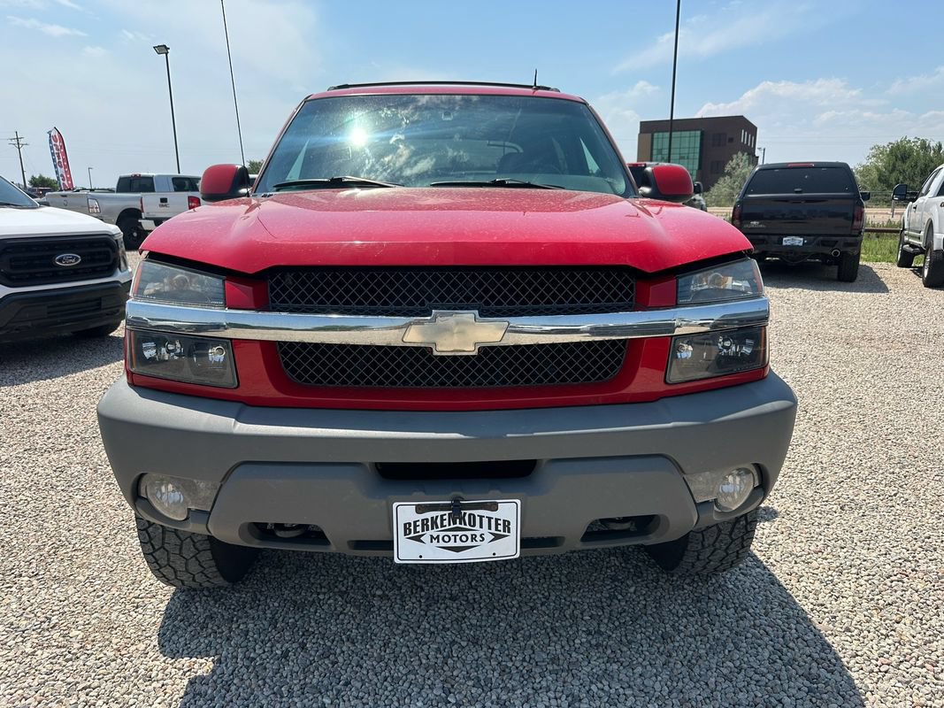 Used 2002 Chevrolet Avalanche 2500 w/ Convenience Pkg AWD/4WD image 3