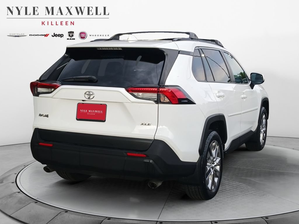 Used 2020 Toyota RAV4 XLE Premium FWD image 16