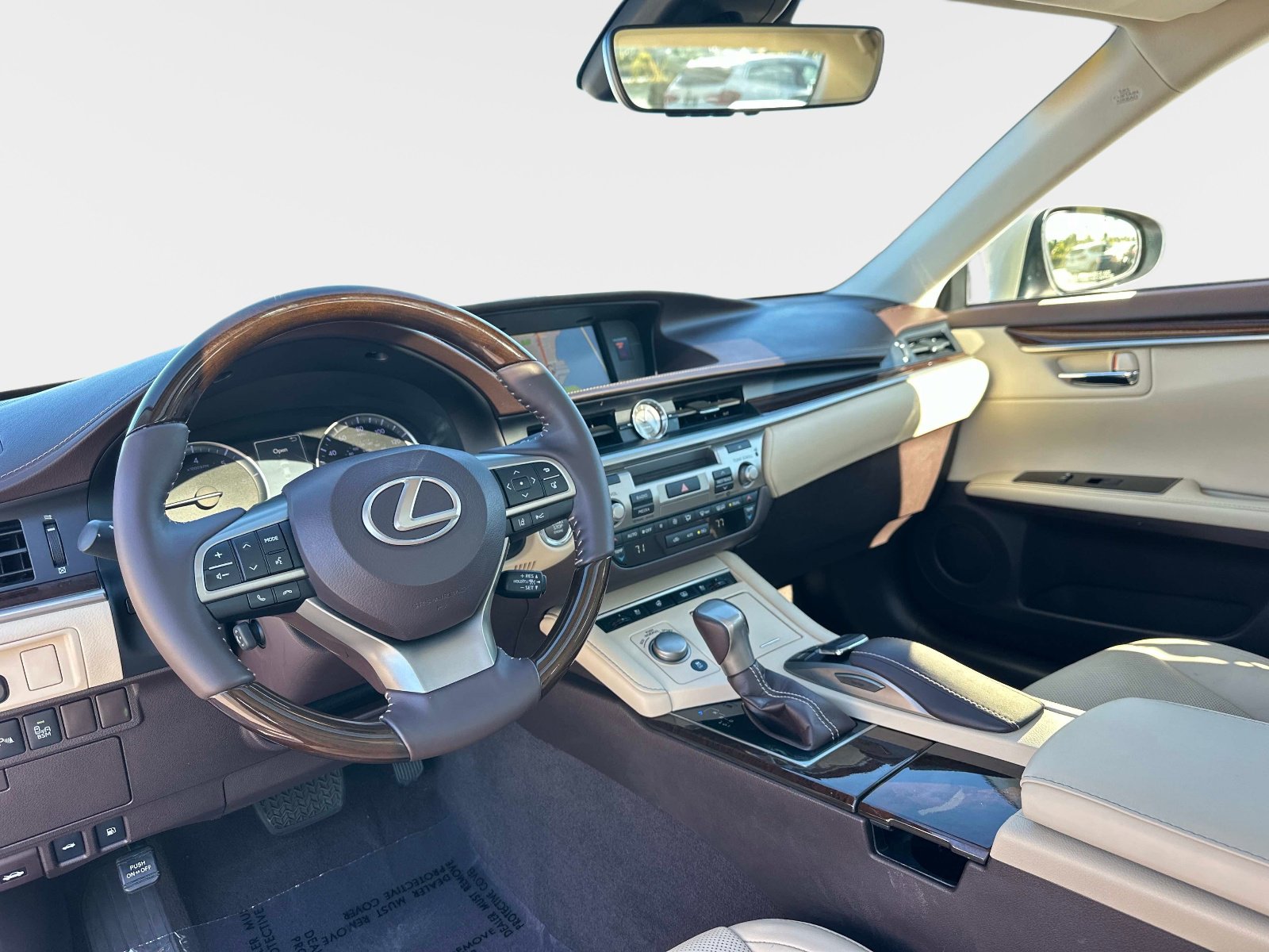 Used 2018 Lexus ES 350 w/ Luxury Package w/Wood Trim image 13
