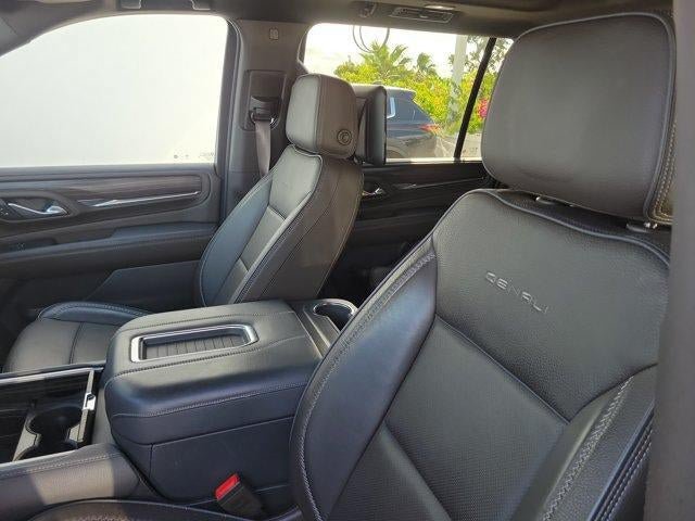Used 2023 GMC Yukon XL Denali w/ Denali Reserve Package AWD/4WD image 11