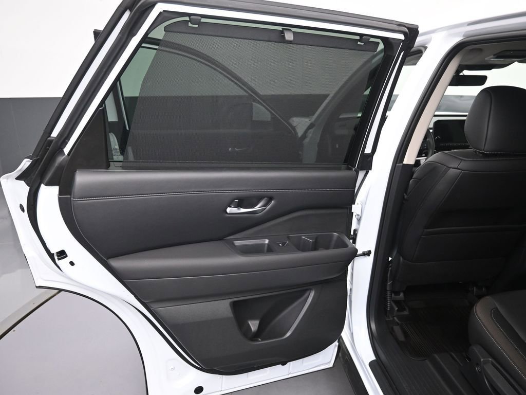 Used 2025 Nissan Pathfinder SL w/ Black Appearance Package AWD/4WD image 25