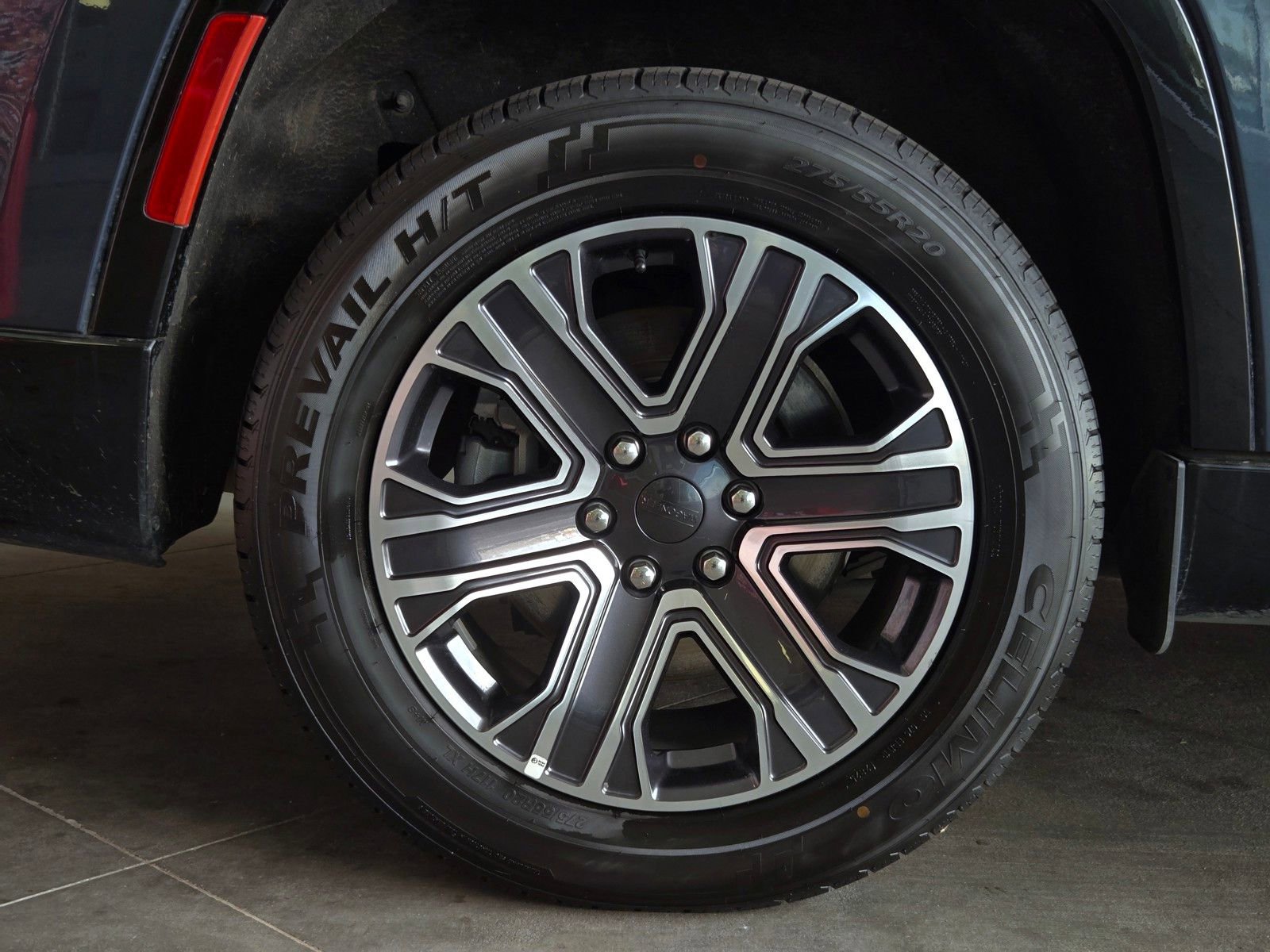 Used 2024 Jeep Wagoneer L Series II w/ Flexible Seating Group image 5